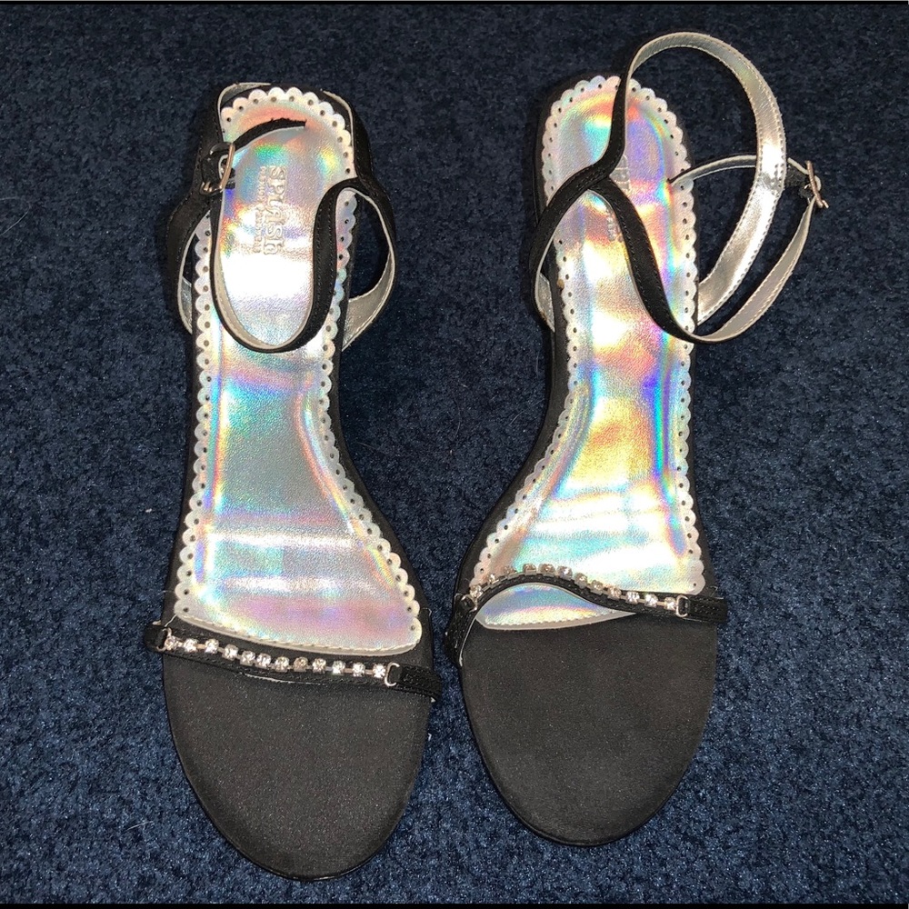 Women’s black heels